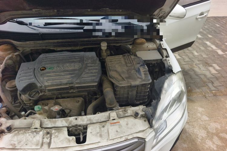 Used Suzuki S-Cross 2014 1.6L CVT Two-Wheel Drive Entry Model Engine Bay Left