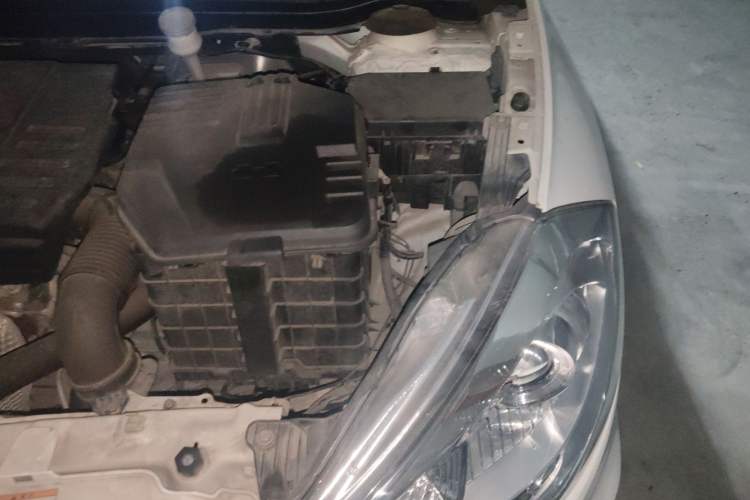 Used Suzuki S-Cross 2014 1.6L Manual Two-Wheel Drive Elite Model Engine Bay Left