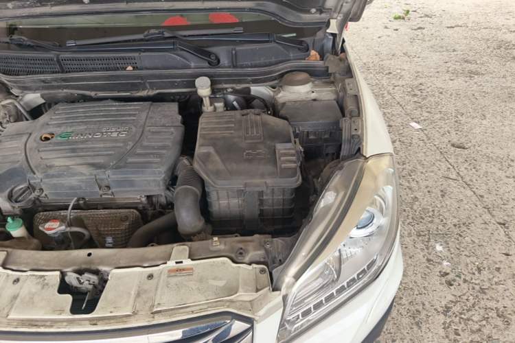 Used Suzuki S-Cross 2014 1.6L CVT Two-Wheel Drive Elite Version Engine Bay Left