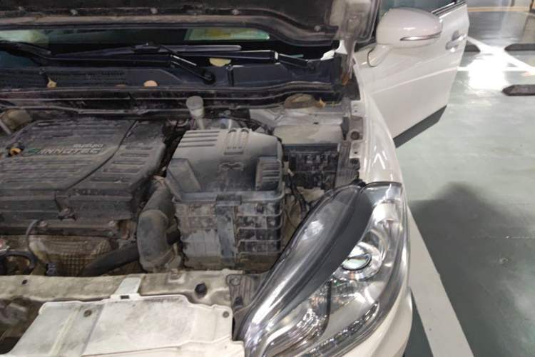 Used Suzuki S-Cross 2014 1.6L CVT Two-Wheel Drive Elite Version Engine Bay Left
