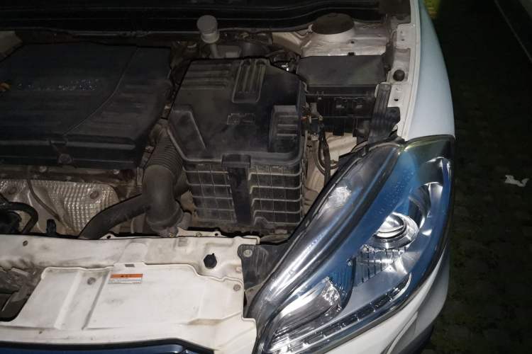 Used Suzuki S-Cross 2014 1.6L Manual Two-Wheel Drive Elite Model Engine Bay Left