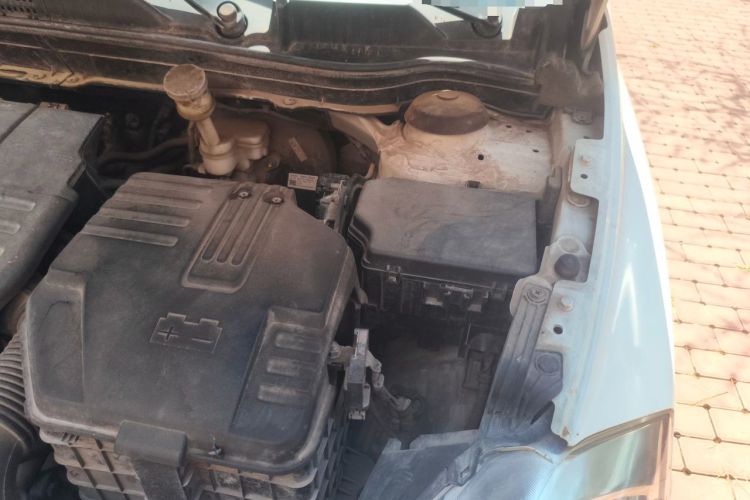 Used Suzuki S-Cross 2014 1.6L CVT Two-Wheel Drive Entry Model Engine Bay Left