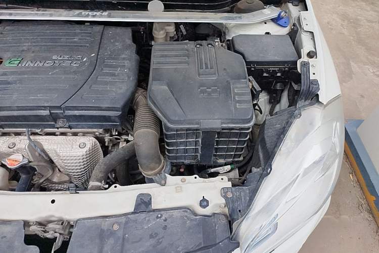 Used Suzuki S-Cross 2014 1.6L CVT Two-Wheel Drive Entry Model Engine Bay Left