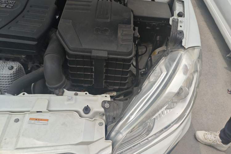Used Suzuki S-Cross 2014 1.6L CVT Two-Wheel Drive Elite Version Engine Bay Left