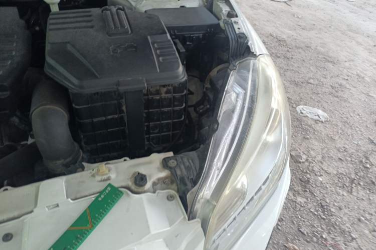 Used Suzuki S-Cross 2014 1.6L CVT Two-Wheel Drive Elite Version Engine Bay Left