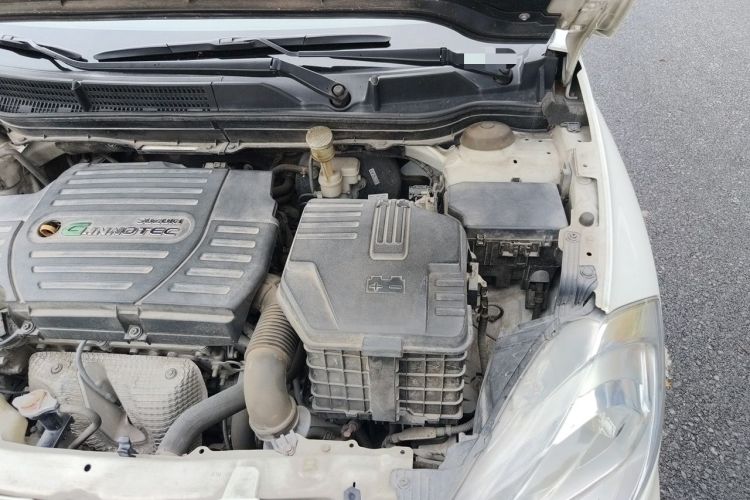 Used Suzuki S-Cross 2014 1.6L CVT Two-Wheel Drive Entry Model Engine Bay Left