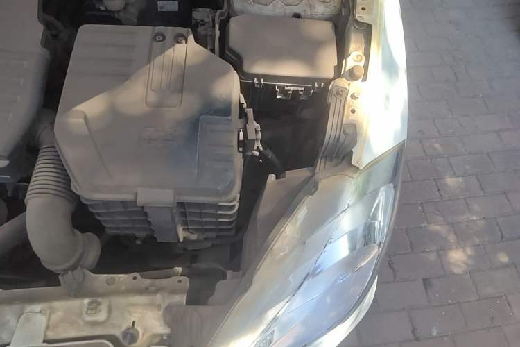 Used Suzuki S-Cross 2014 1.6L CVT Two-Wheel Drive Entry Model Engine Bay Left