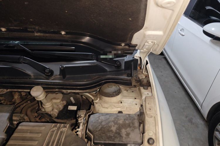 Used Suzuki S-Cross 2014 1.6L CVT Two-Wheel Drive Elite Version Engine Bay Left