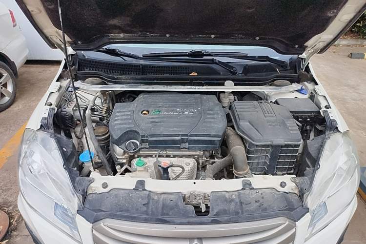 Used Suzuki S-Cross 2014 1.6L CVT Two-Wheel Drive Entry Model Engine Bay