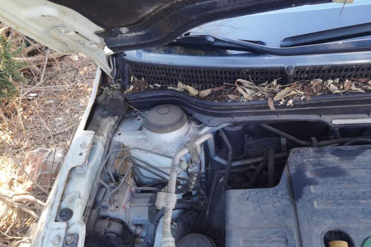 Used Suzuki S-Cross 2014 1.6L CVT Two-Wheel Drive Entry Model Engine Bay Right