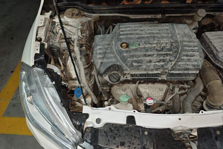 Used Suzuki S-Cross 2014 1.6L CVT Two-Wheel Drive Elite Version Engine Bay Right