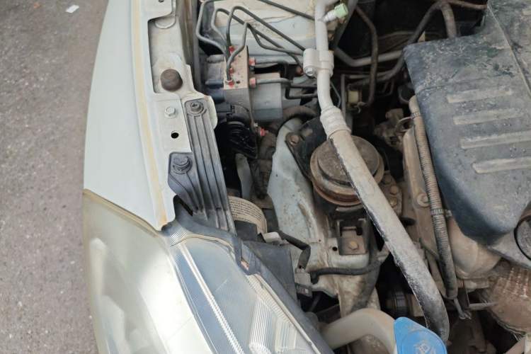 Used Suzuki S-Cross 2014 1.6L CVT Two-Wheel Drive Elite Version Engine Bay Right