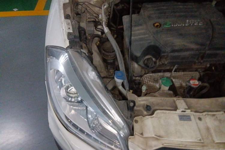 Used Suzuki S-Cross 2014 1.6L CVT Two-Wheel Drive Elite Version Engine Bay Right