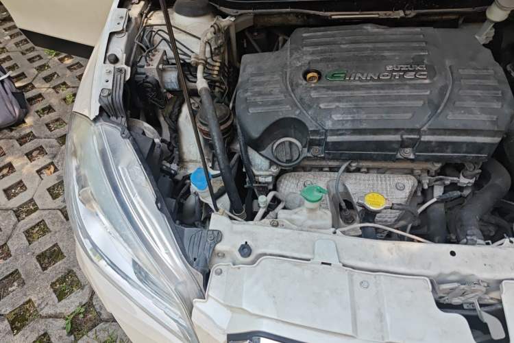 Used Suzuki S-Cross 2014 1.6L CVT Two-Wheel Drive Elite Version Engine Bay Right