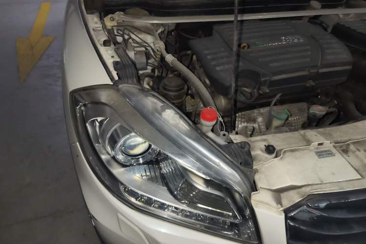 Used Suzuki S-Cross 2014 1.6L CVT Four-Wheel Drive Luxury Version Engine Bay Right