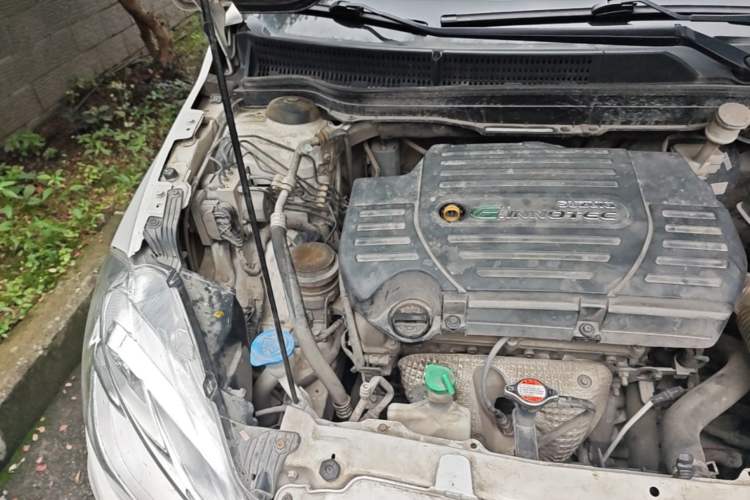 Used Suzuki S-Cross 2014 1.6L CVT Two-Wheel Drive Entry Model Engine Bay Right