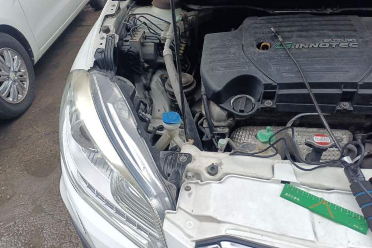 Used Suzuki S-Cross 2014 1.6L CVT Two-Wheel Drive Elite Version Engine Bay Right