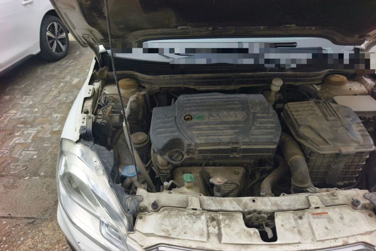 Used Suzuki S-Cross 2014 1.6L CVT Two-Wheel Drive Entry Model Engine Bay Right