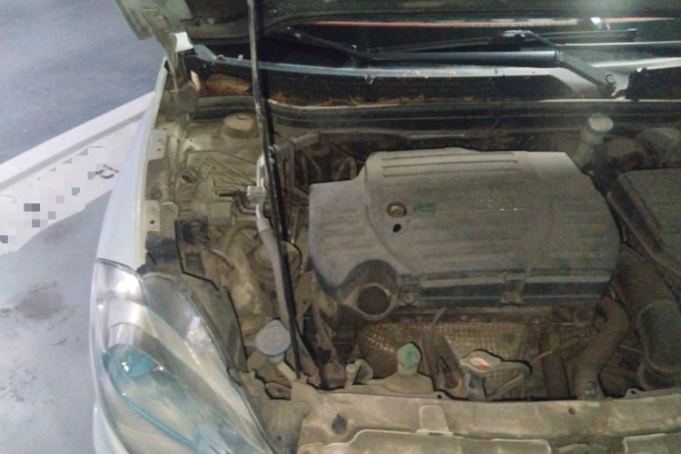 Used Suzuki S-Cross 2014 1.6L CVT Two-Wheel Drive Entry Model Engine Bay Right