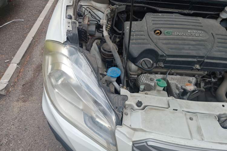 Used Suzuki S-Cross 2014 1.6L CVT Two-Wheel Drive Entry Model Engine Bay Right