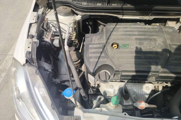 Used Suzuki S-Cross 2014 1.6L CVT Two-Wheel Drive Elite Version Engine Bay Right