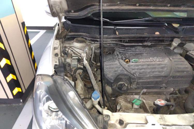 Used Suzuki S-Cross 2014 1.6L CVT Two-Wheel Drive Elite Version Engine Bay Right