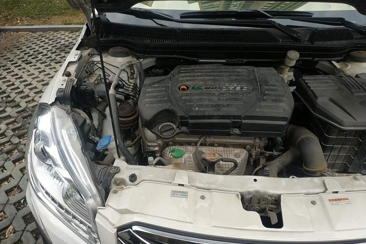 Used Suzuki S-Cross 2014 1.6L CVT Two-Wheel Drive Elite Version Engine Bay Right