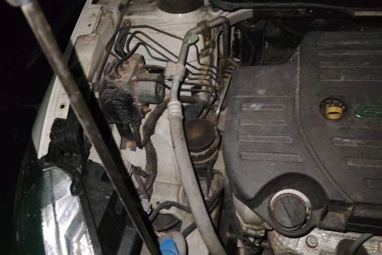 Used Suzuki S-Cross 2014 1.6L CVT Four-Wheel Drive Luxury Version Engine Bay Right