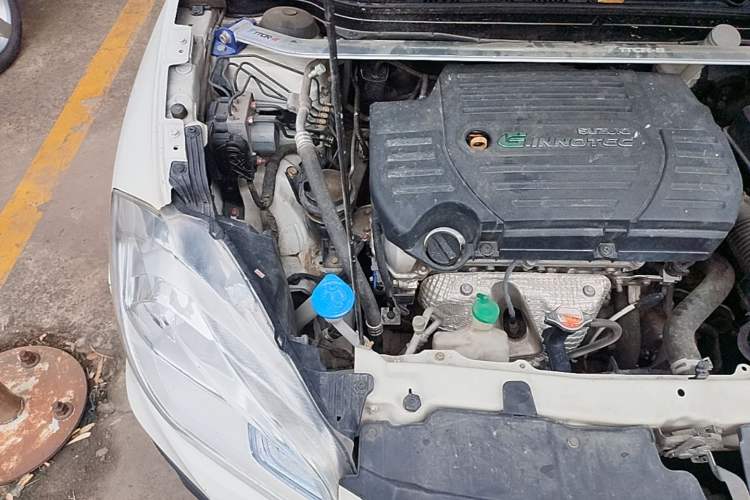Used Suzuki S-Cross 2014 1.6L CVT Two-Wheel Drive Entry Model Engine Bay Right