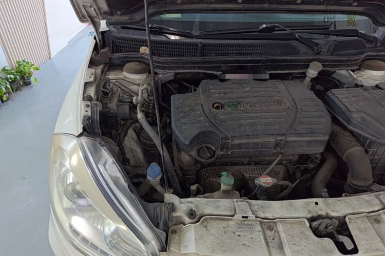 Used Suzuki S-Cross 2014 1.6L CVT Two-Wheel Drive Elite Version Engine Bay Right