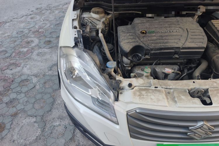 Used Suzuki S-Cross 2014 1.6L CVT Two-Wheel Drive Entry Model Engine Bay Right