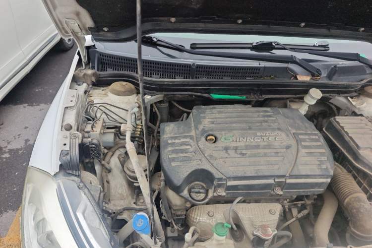 Used Suzuki S-Cross 2014 1.6L CVT Two-Wheel Drive Elite Version Engine Bay Right
