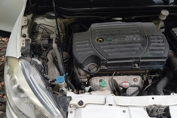 Used Suzuki S-Cross 2014 1.6L CVT Two-Wheel Drive Elite Version Engine Bay Right