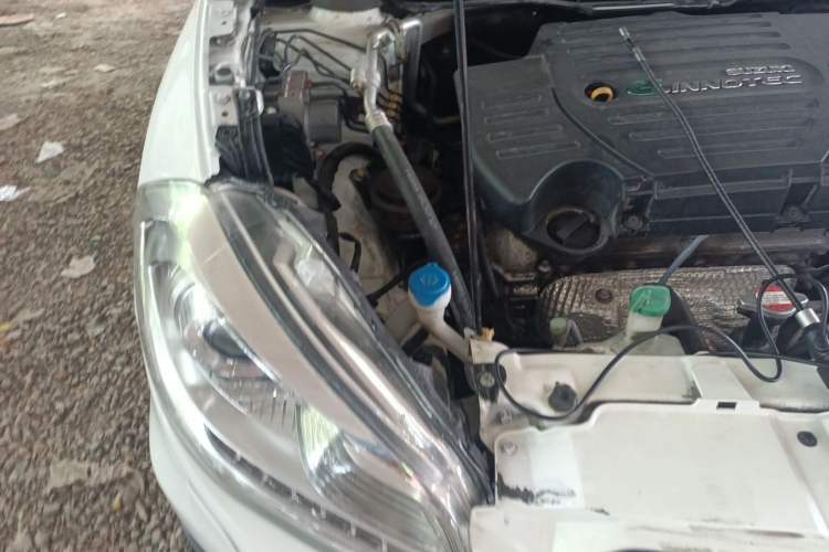 Used Suzuki S-Cross 2014 1.6L CVT Two-Wheel Drive Elite Version Engine Bay Right