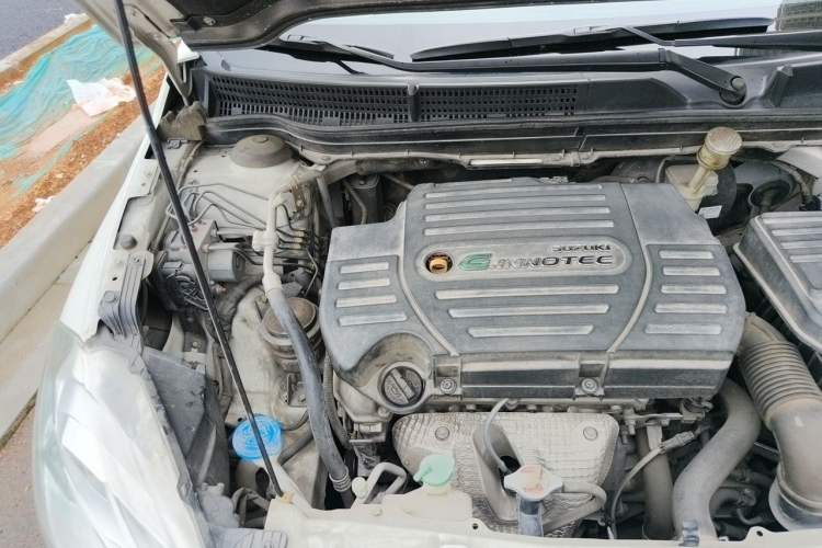 Used Suzuki S-Cross 2014 1.6L CVT Two-Wheel Drive Entry Model Engine Bay Right
