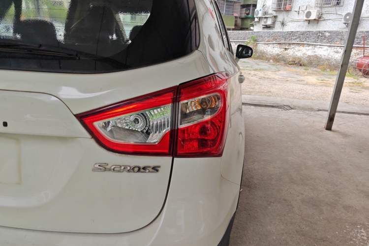 Used Suzuki S-Cross 2014 1.6L CVT Two-Wheel Drive Entry Model Exterior 1