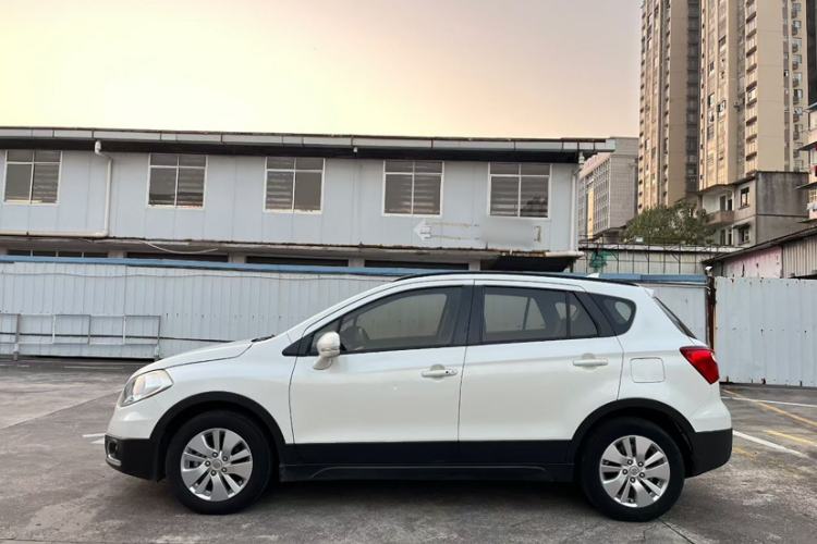 Used Suzuki S-Cross 2014 1.6L CVT Two-Wheel Drive Entry Model Exterior 2