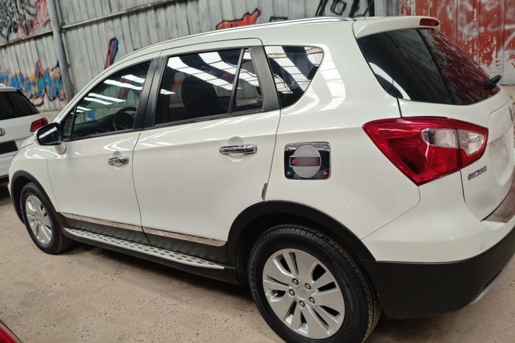 Used Suzuki S-Cross 2014 1.6L CVT Two-Wheel Drive Elite Version Exterior 3