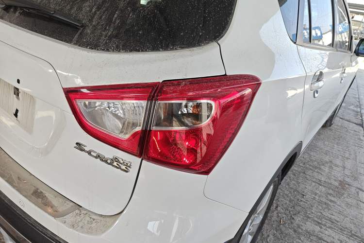 Used Suzuki S-Cross 2014 1.6L CVT Two-Wheel Drive Elite Version Exterior 3