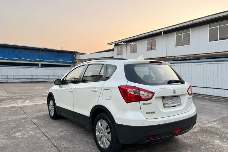 Used Suzuki S-Cross 2014 1.6L CVT Two-Wheel Drive Entry Model Exterior 3