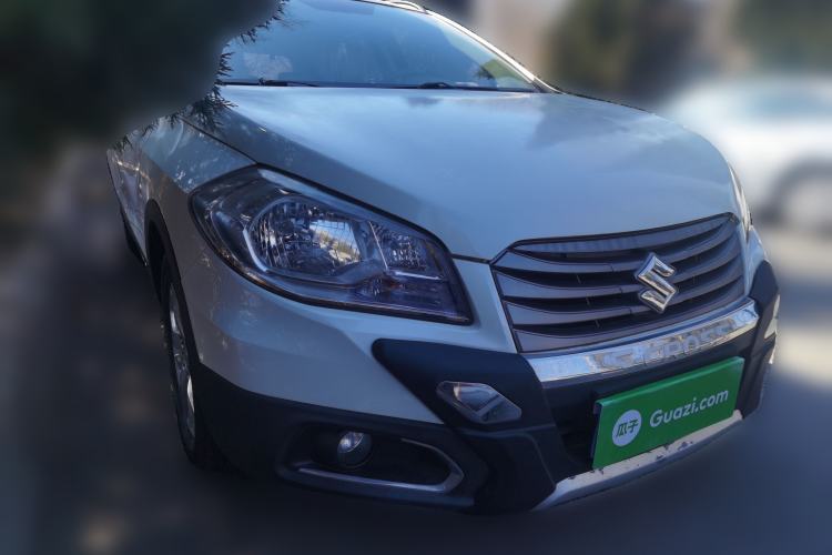Used Suzuki S-Cross 2014 1.6L CVT Two-Wheel Drive Entry Model Front Right 45 Deg