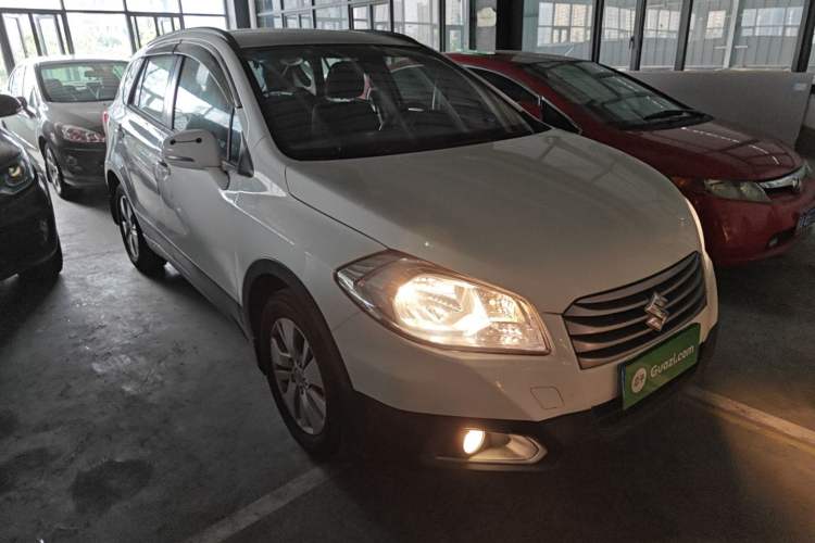 Used Suzuki S-Cross 2014 1.6L CVT Two-Wheel Drive Entry Model Front Right 45 Deg