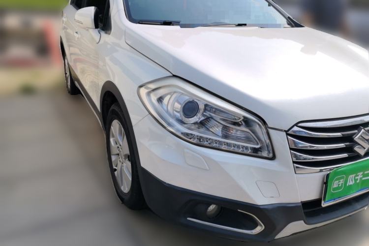 Used Suzuki S-Cross 2014 1.6L CVT Two-Wheel Drive Elite Version Front Right 45 Deg