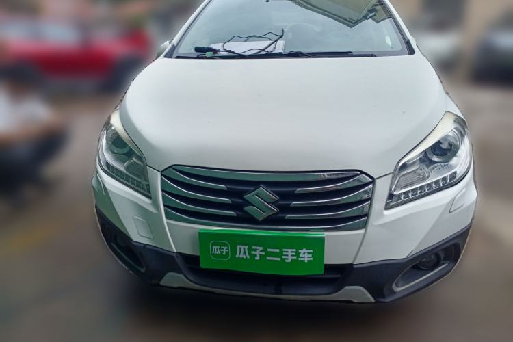 Used Suzuki S-Cross 2014 1.6L CVT Two-Wheel Drive Elite Version Front Right 45 Deg