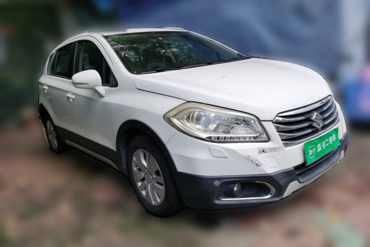 Used Suzuki S-Cross 2014 1.6L CVT Two-Wheel Drive Elite Version Front Right 45 Deg
