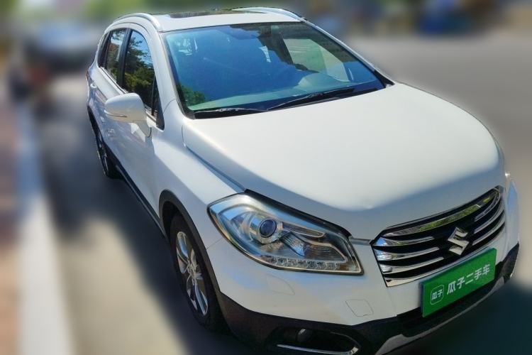 Used Suzuki S-Cross 2014 1.6L CVT Two-Wheel Drive Elite Version Front Right 45 Deg