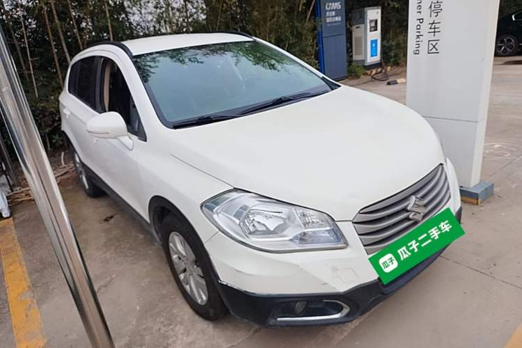 Used Suzuki S-Cross 2014 1.6L CVT Two-Wheel Drive Entry Model Front Right 45 Deg