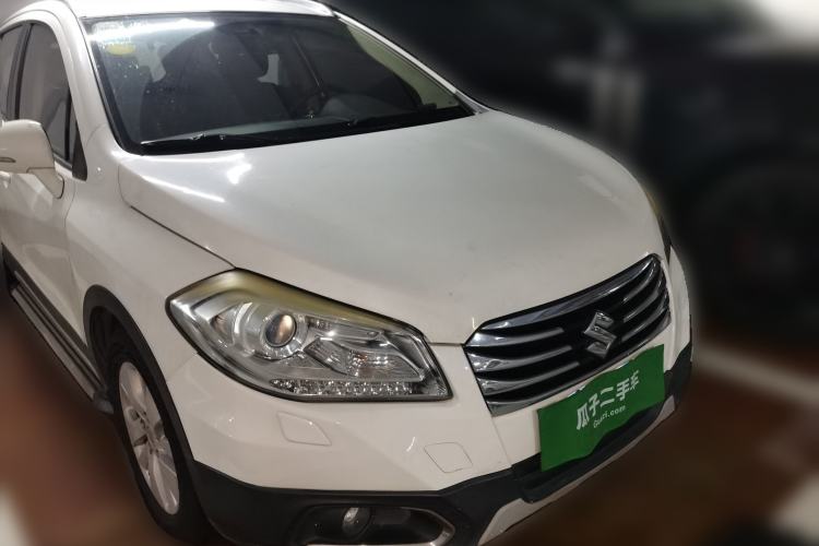 Used Suzuki S-Cross 2014 1.6L CVT Two-Wheel Drive Elite Version Front Right 45 Deg