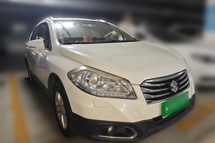 Used Suzuki S-Cross 2014 1.6L CVT Two-Wheel Drive Elite Version Front Right 45 Deg