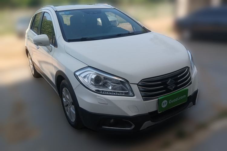 Used Suzuki S-Cross 2014 1.6L CVT Two-Wheel Drive Elite Version Front Right 45 Deg